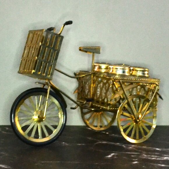 Brass 3 Wheeler Bike With 4 Salt And Pepper Shakers Dining Serveware Decor - Picture 2 of 5